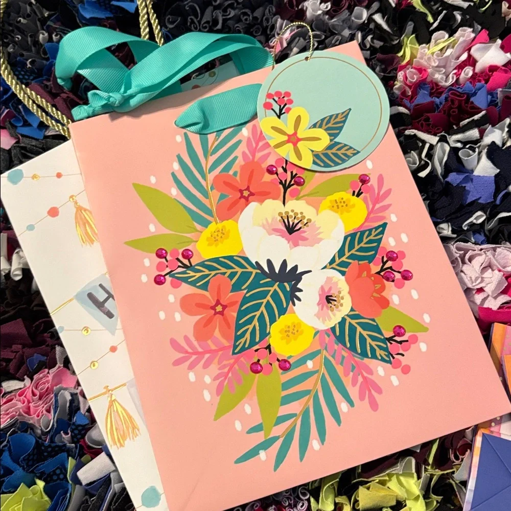 🆕Papyrus Gift Bag Bundle, 8 Bags Total